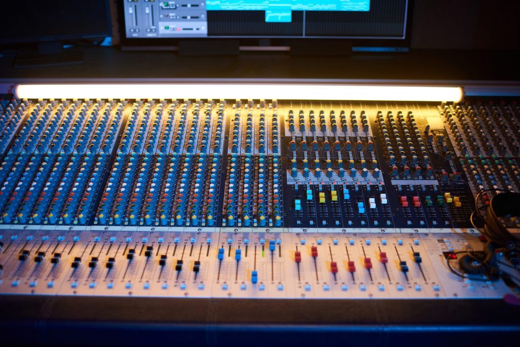 Equip Your Exhibition With Audiovisual Equipment 5 doremi event lighting console scaled