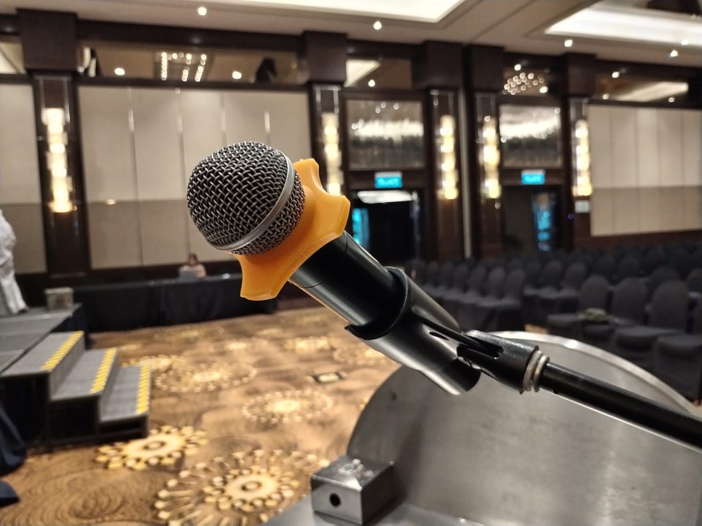 Audio Equipment Rental: From Microphones to Speakers and Everything in Between 1 Wireless Microphone