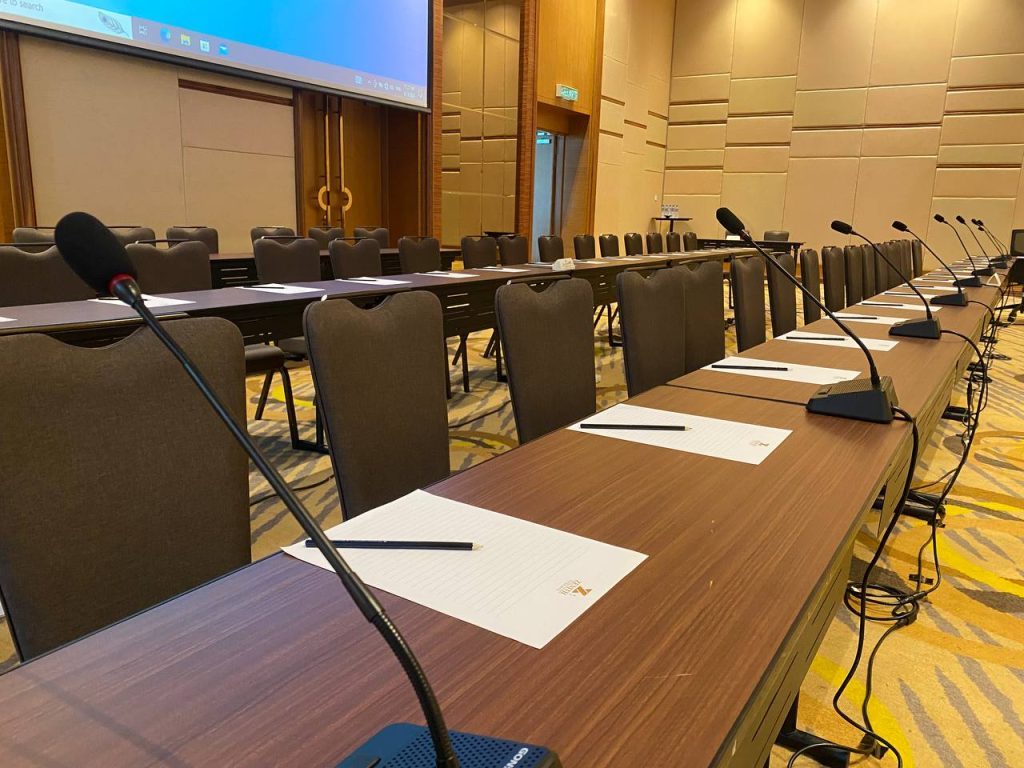 Audio Equipment Rental: From Microphones to Speakers and Everything in Between 3 Conference mic
