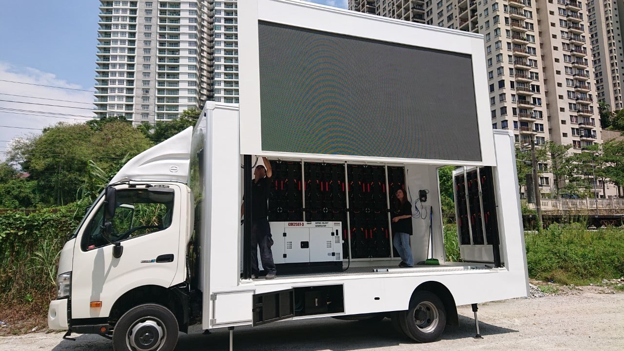 On the Move: How LED Trucks are Changing the Face of Mobile Billboards 1 truck led 3 rotated