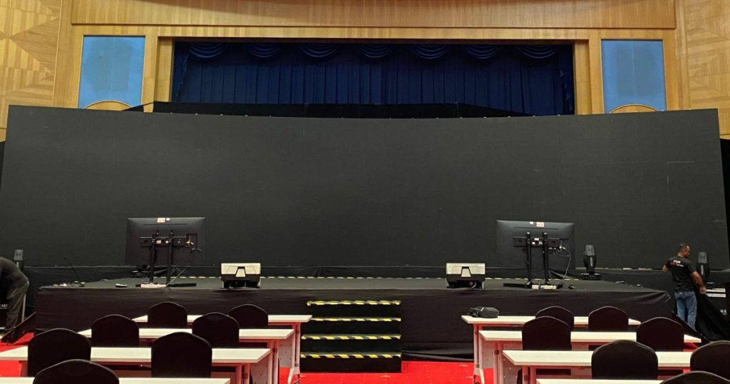Conference Setup: Peek Behind the Curtain of a Seamless Event Experience! 3 Conference System 4