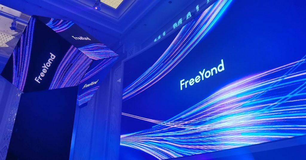 Elevate Your Product Launch: Top 5 Launching Gimmick Equipment to Captivate Your Audience. 4 Launching Cube