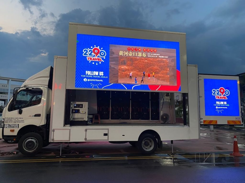 Advantages of LED Backdrop 3 mobile led truck