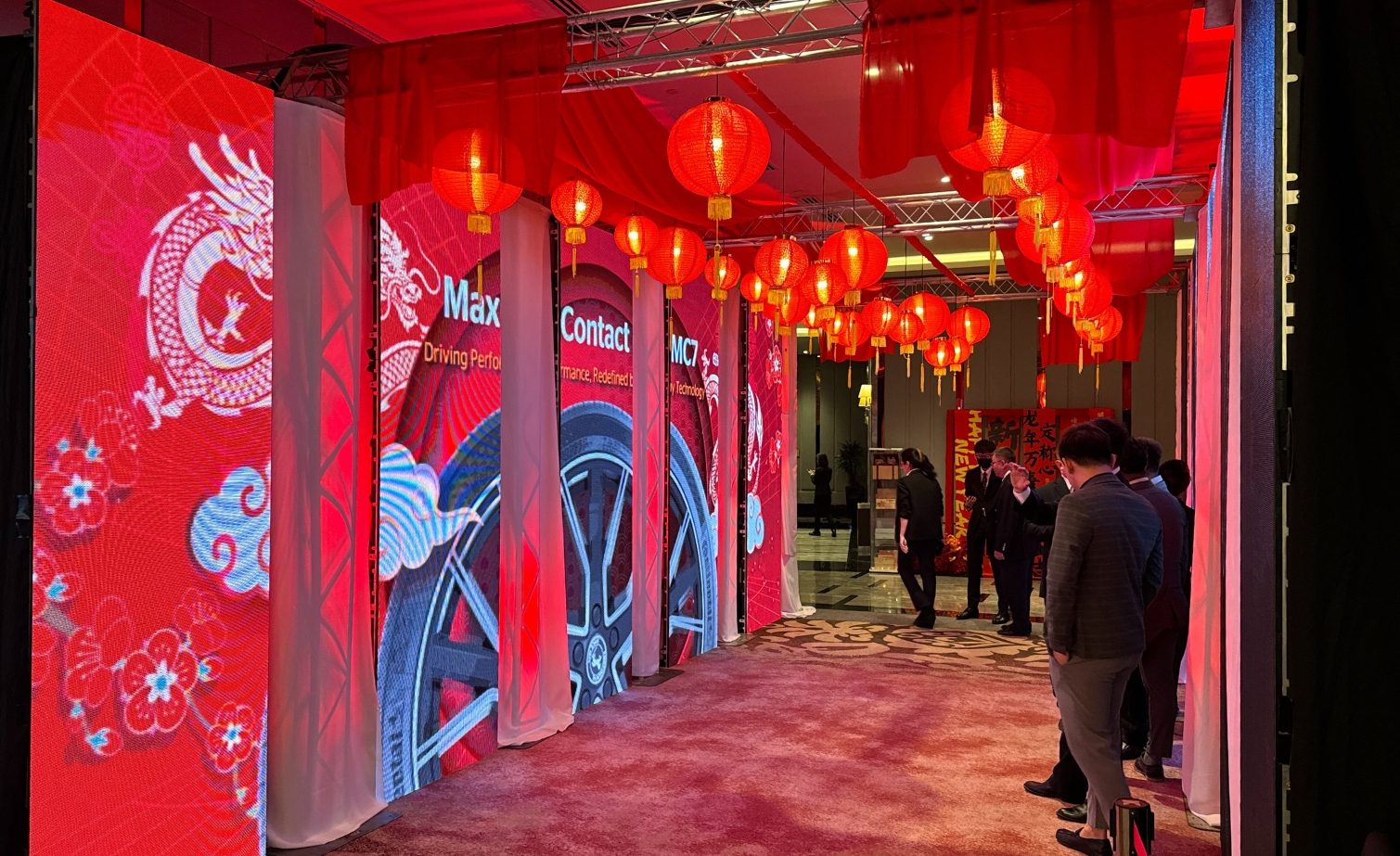 Digital LED Screen Signage Displays for events, retail stores to airports and many other applications. The digital LED Screen signage displays and deliver targeted messages with striking visuals and real-time updates.