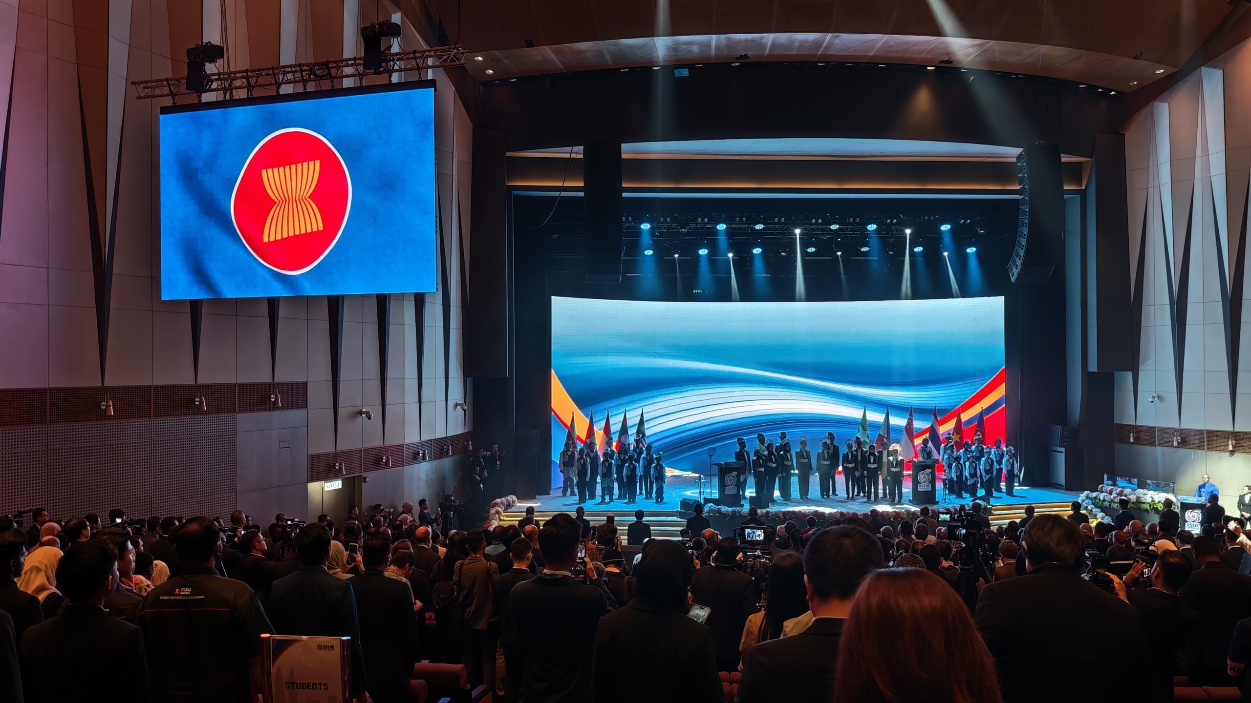 Conference Fatigue? How to Keep Attendees Engaged with Smart Event Planning 2 attendees