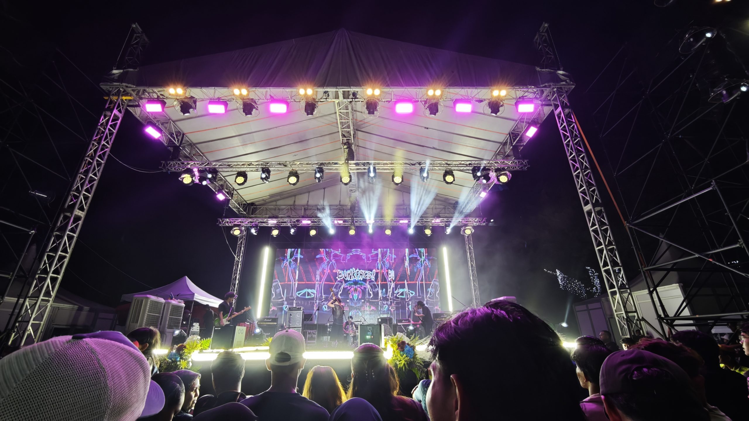 Lighting the Night: Architectural Illumination for Festive Buildings 1 festive