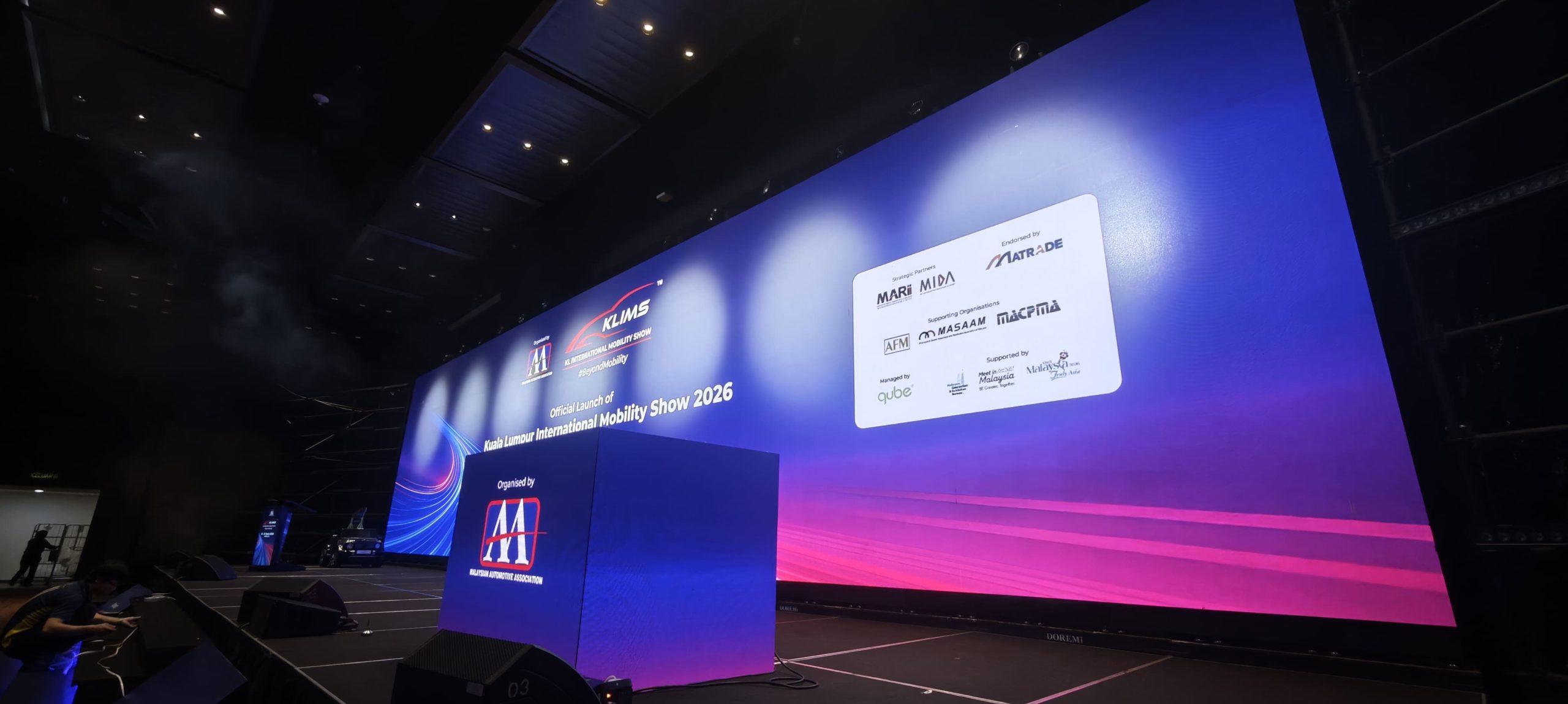 Modular LED Walls: Designing Non-Standard Screen Ratios for Brands 1 led walls
