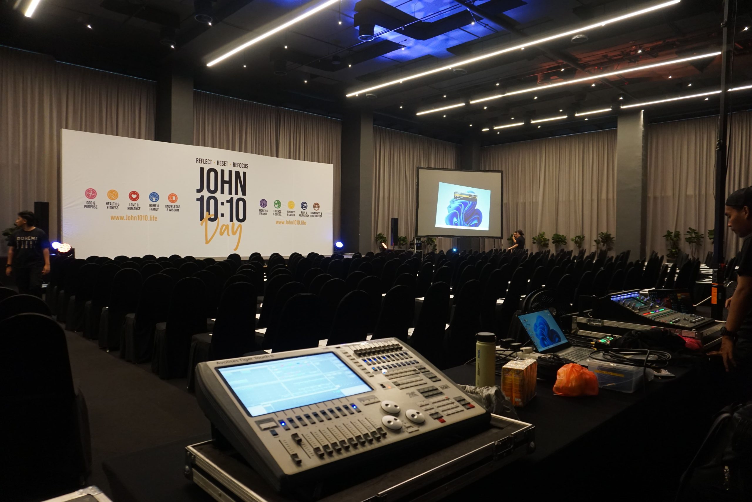 Rental AV or In-House AV? What Recurring Corporate Events Should Consider 3 DSC05762 scaled
