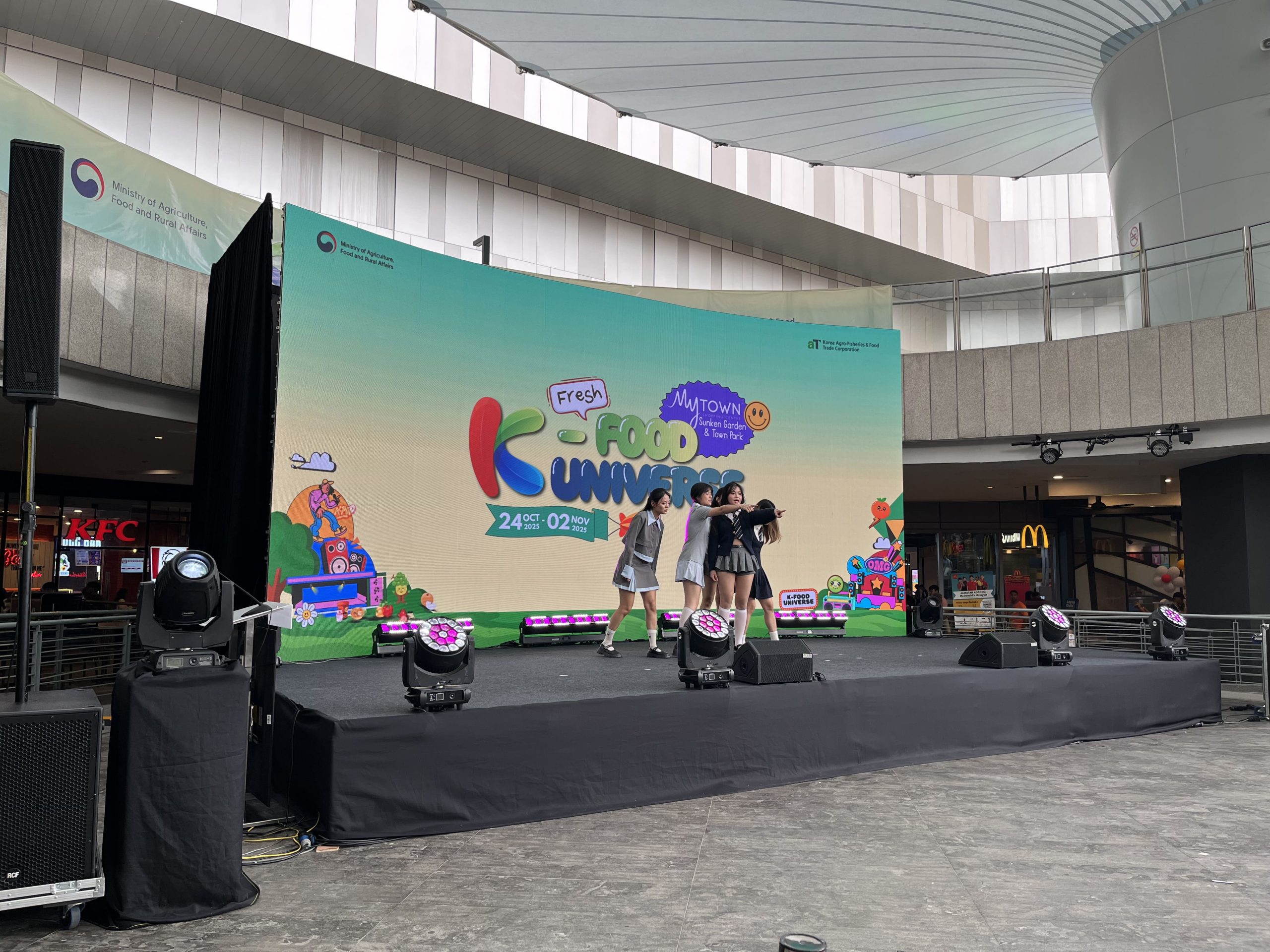 LED Screen Rental display showing different pixel pitch and viewing distance considerations