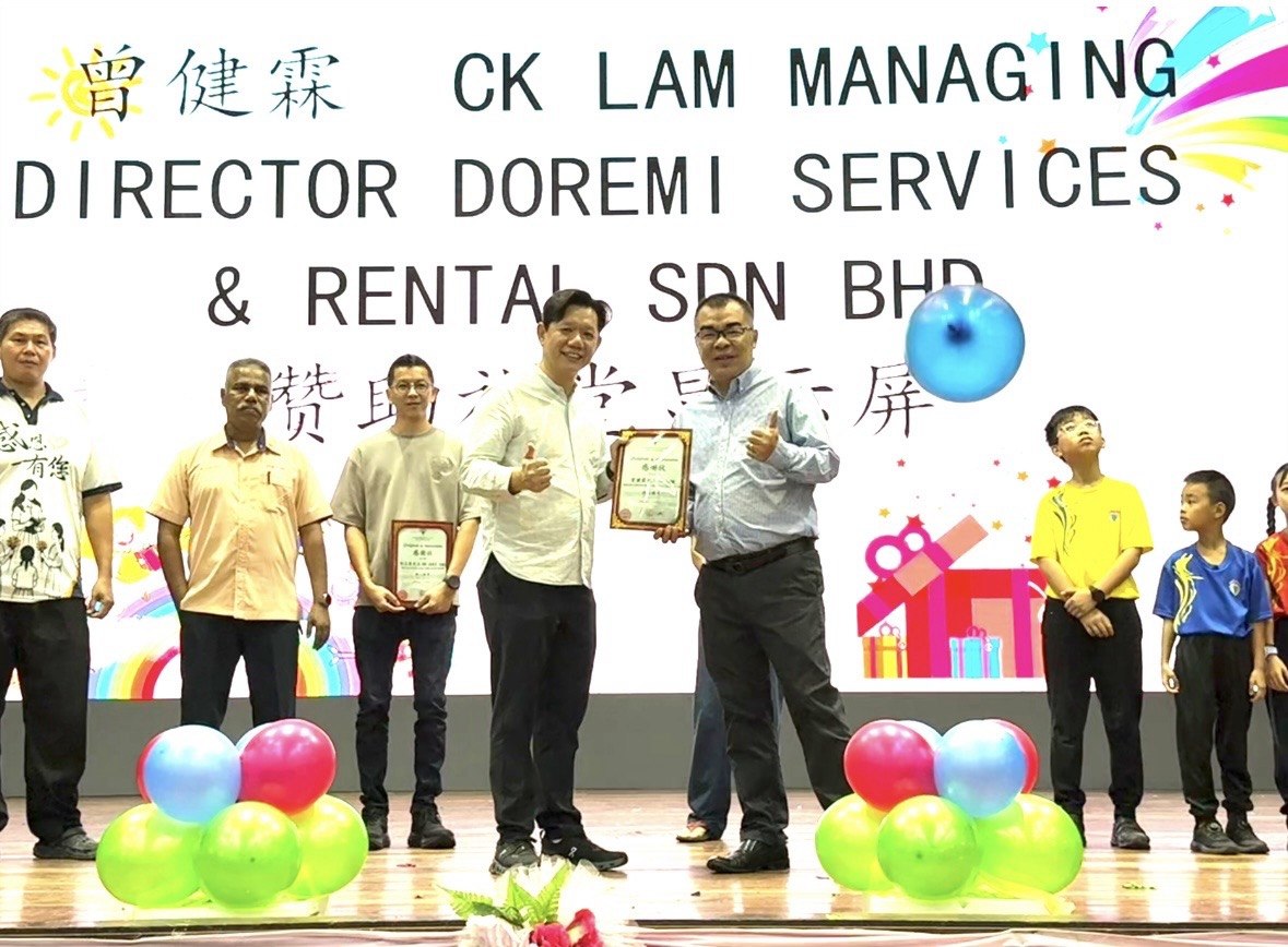 DOREMi sponsors an LED display at SJK(C) Batang Kali to support approximately 400 students in Malaysia