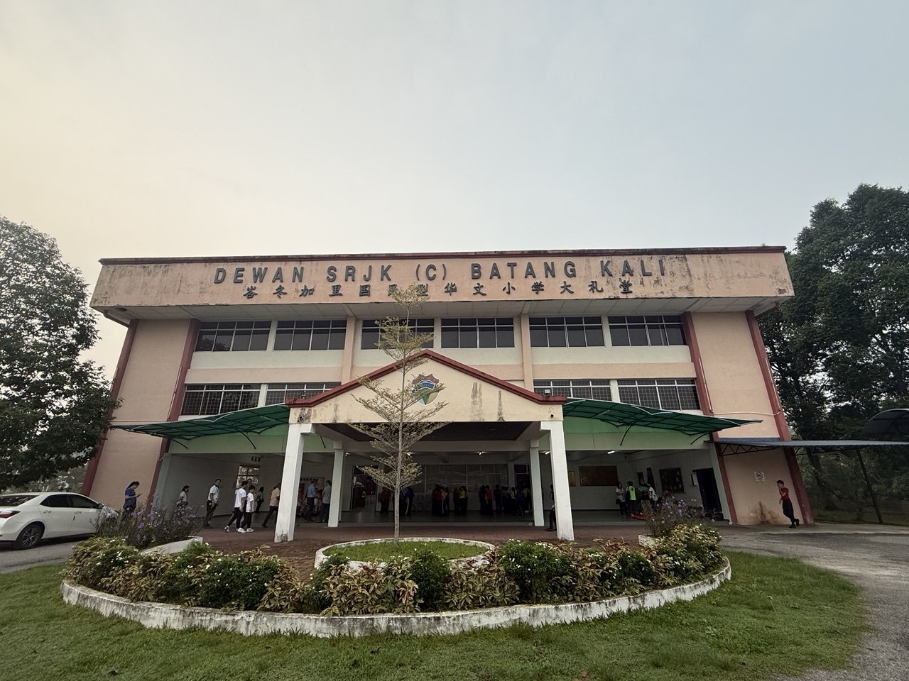 DOREMi sponsors an LED display at SJK(C) Batang Kali to support approximately 400 students in Malaysia